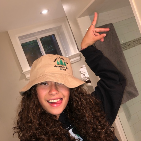 Meet your Posher, Rory - Picture 1 of 4